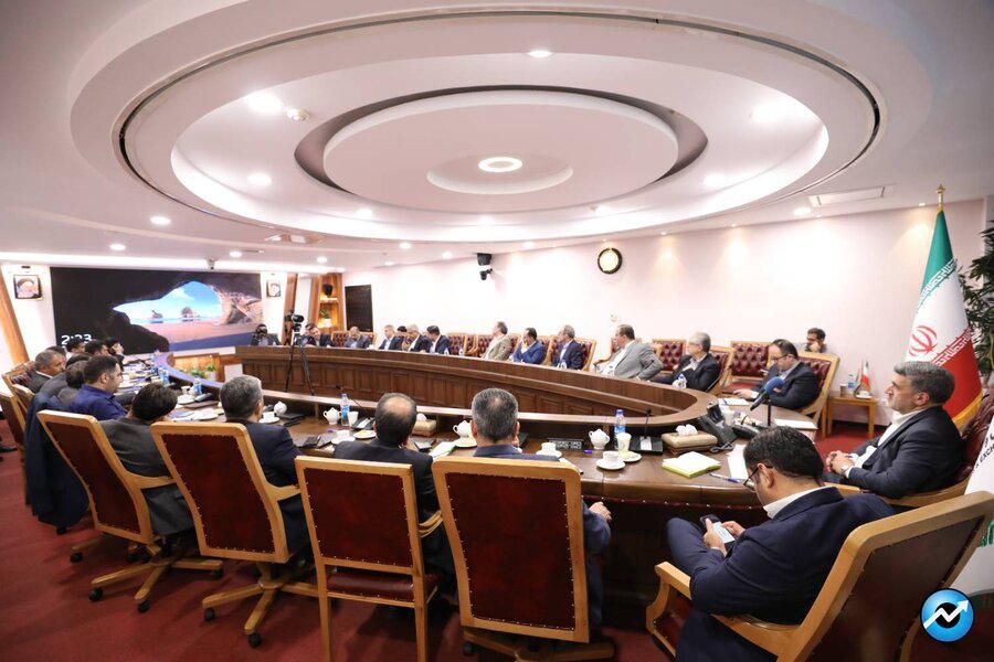محدودیت دامنه نوسان، با توجه به شرایط سیاسی، یک اقدام احتیاطی چند روزه است/ اگر شرایط سختتر شود تصمیم دیگری میگیریم/ در صورت عادی شدن شرایط به وضع قبلی بازمیگردیم/ برنامهای برای سمت و سو دادن به منابع بودجه با ظرفیتهای بازار سرمایه تدوین میشود
